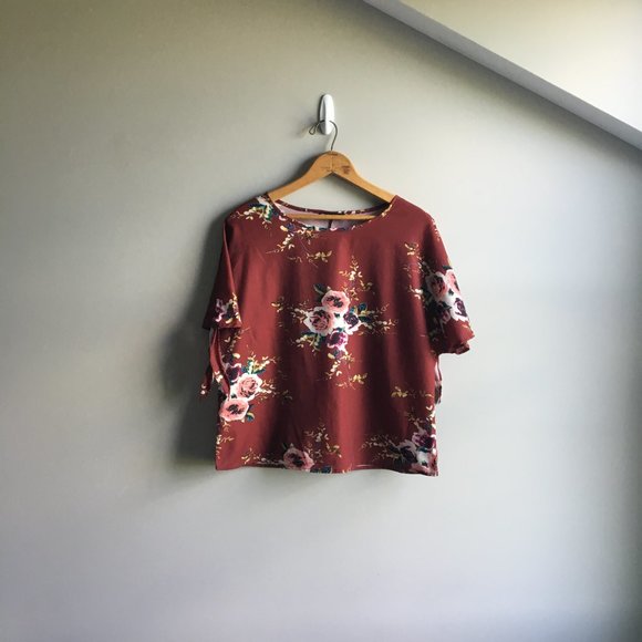 ⚪ 3/$15 SHEIN burgundy floral cold shoulder top - Picture 12 of 15
